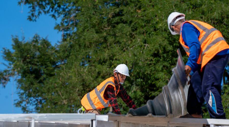 Expert Emergency Roof Repairs services in Carlinville, IL
